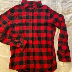 🚨2 for $12🚨 red and black flannel